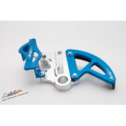 ACCEL OSŁONA ZACISKU I TARCZY HAMULCOWEJ TYŁ, KTM SX/SXF/EXC/EXCF '13-'22, HUSQVARNA TC/FC '15-'22 (OŚKA 25 MM), KOLOR NIEBIESKI