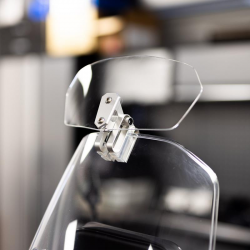 Oxford, WINDSHIELD DEFLEKTOR s regulací (CLEAR) 260 x 125mm